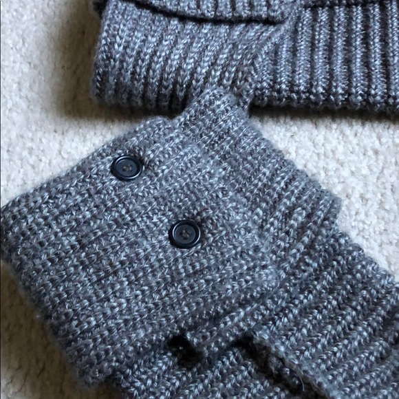 UGG classic cardy button detailed knit boot - Picture 4 of 7